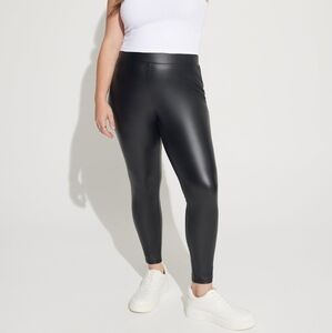 Torrid Black Faux Leather Pixie Pamts Ankle Crop Stretch High Rise Size 1 1X